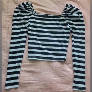 Puffed shoulder striped crop top